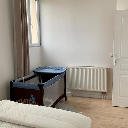 Agreable Maison Avec Parking Gratuit Sur Place. Сен-Дени Экстерьер фото