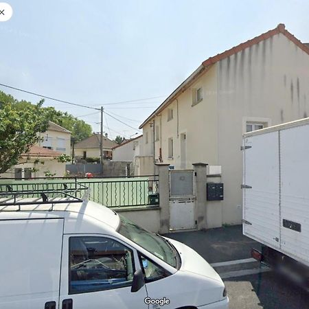Agreable Maison Avec Parking Gratuit Sur Place. Сен-Дени Экстерьер фото